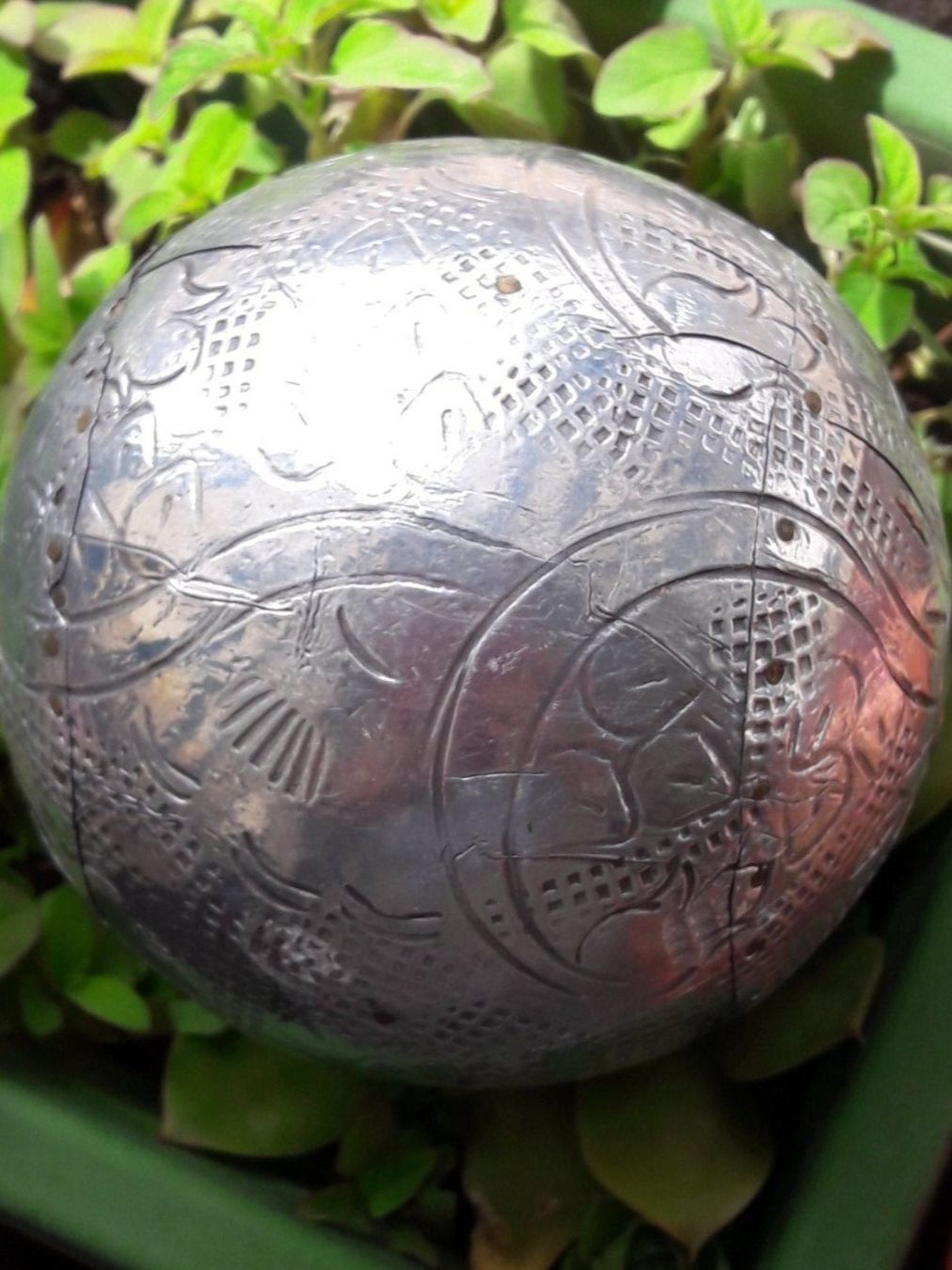 Alle Dekorationen: Silber Kugel - Durchmesser ca. 10.2 cm - ca. 330 gr. schwer – Gebraucht aus Oberwil BL von Hunajakakku