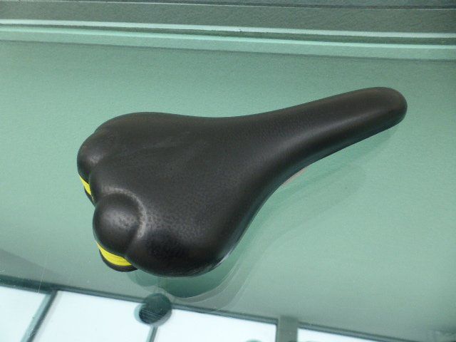 Selle De Vélo Fizik Nisene – Cuir Rouge – Fabriquée En Italie (2002) – 260x130 Mm
