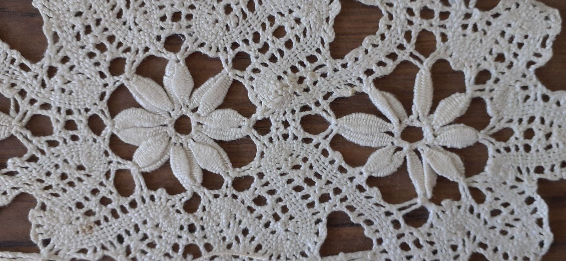 Altra biancheria da tavola: Deckchen Handarbeit Vintage – Usato da Mörschwil venduto da wunderkiste44 4