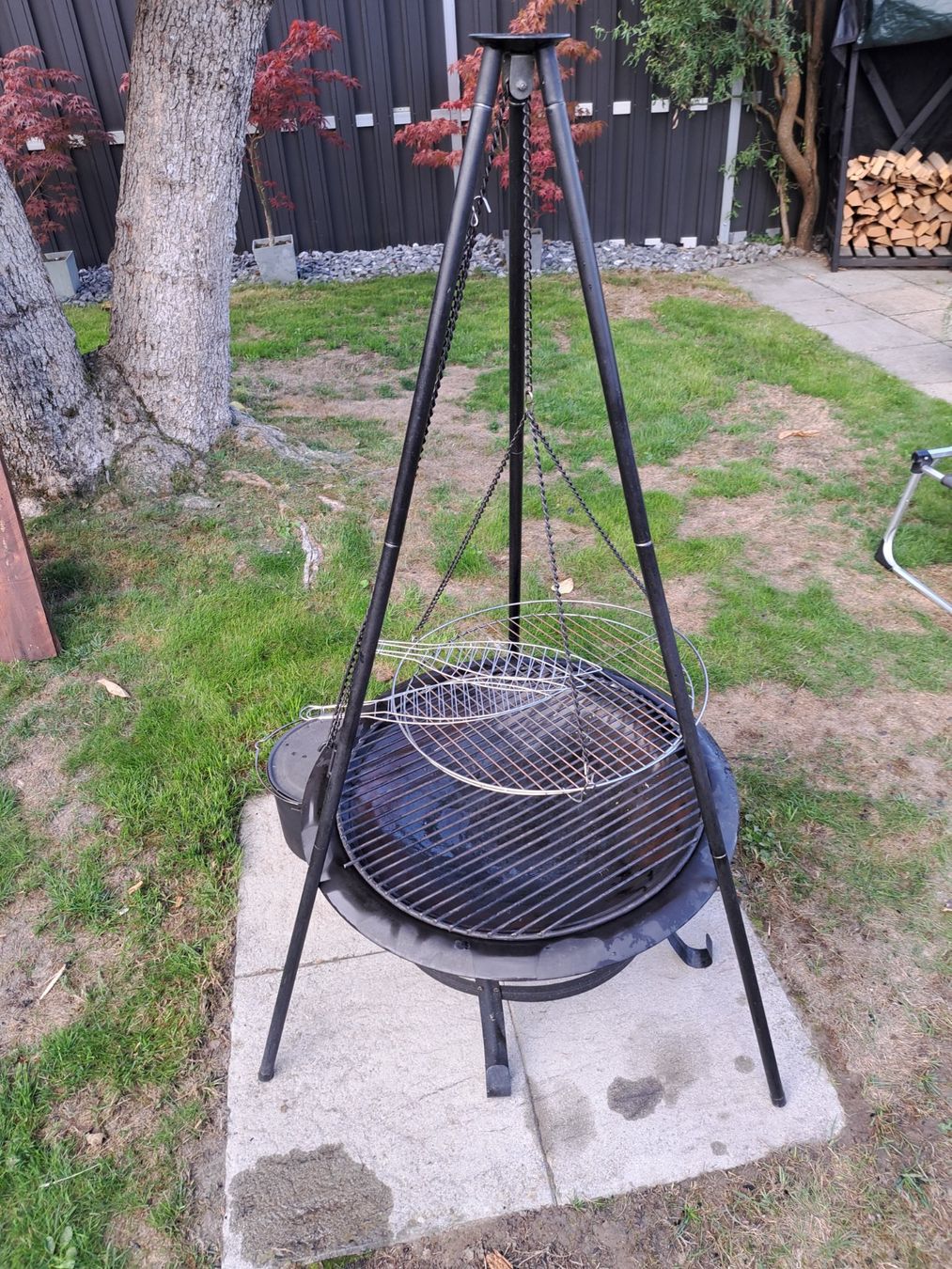 Griglie: Dreibein Grill mit Feuerschale – Usato da Mühleberg venduto da bri.