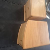 Lot de 3 tables de nuit en bois clair bon état
