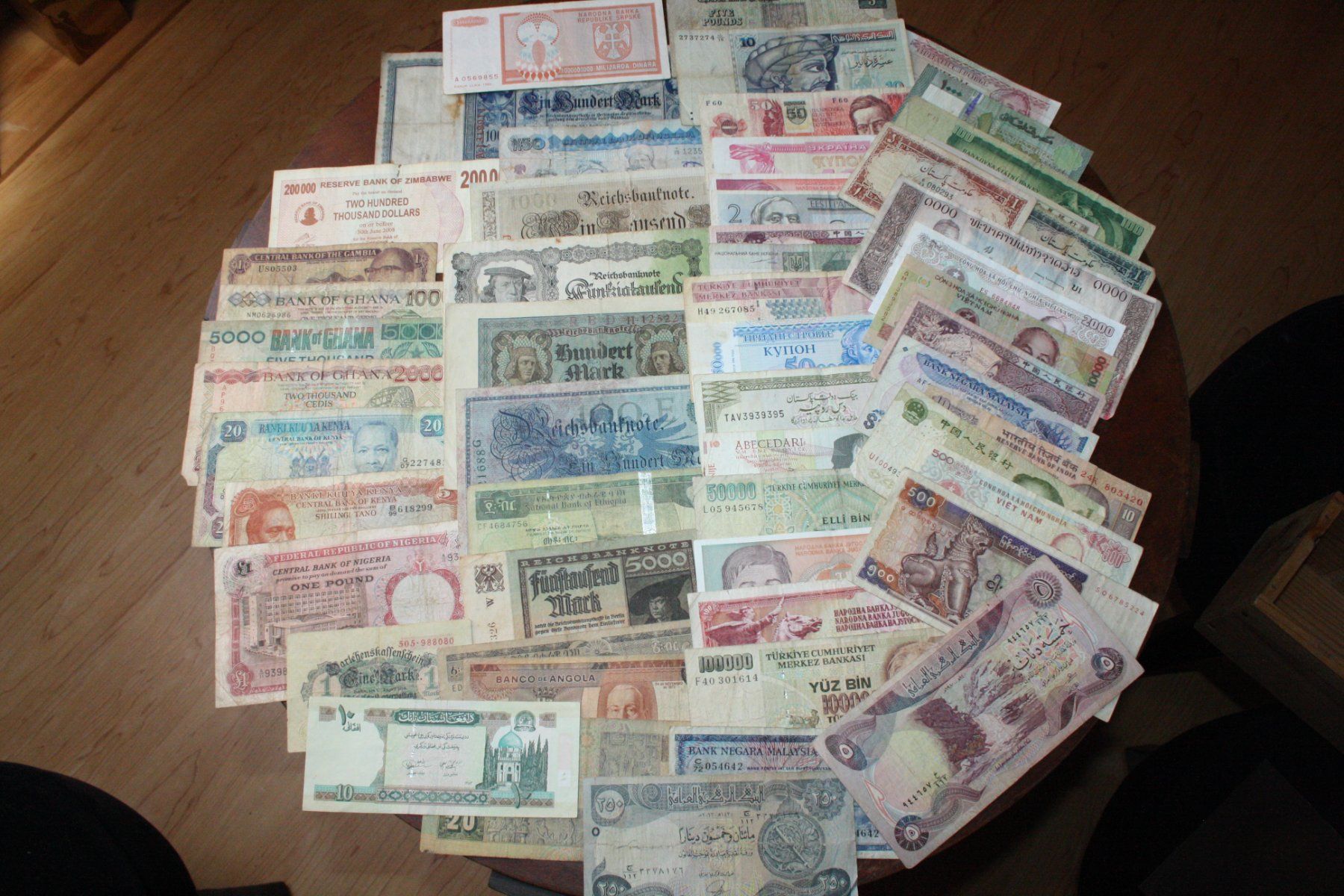 Banknoten: Lot international 100 billets sans double – Gebraucht aus Cormondrèche von Hermes.monnaies 1