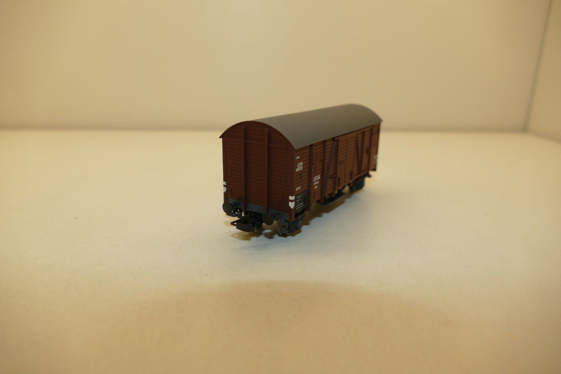 Liliput Modelleisenbahnen: Liliput H0: Gedeckter RIV Güterwagen – Neu (gemäss Beschreibung) aus Niederhasli von rail-duerst 2