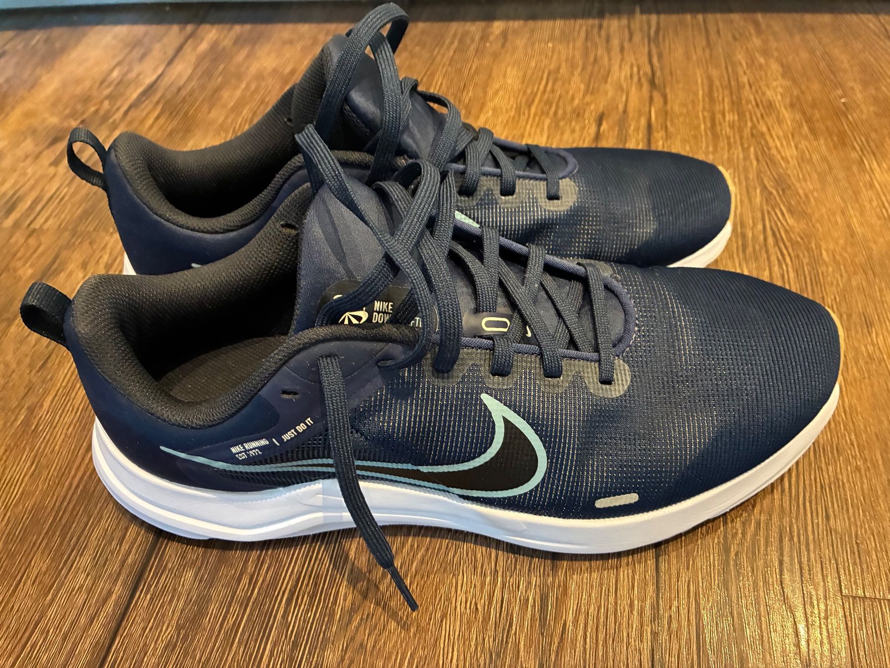 Nike Chaussures hommes: Nike Jogging Schuhe – D'occasion à Ebnat-Kappel par Cla1983