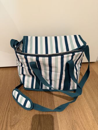 Kühltasche gestreift mit Schultergurt, Neuwertig