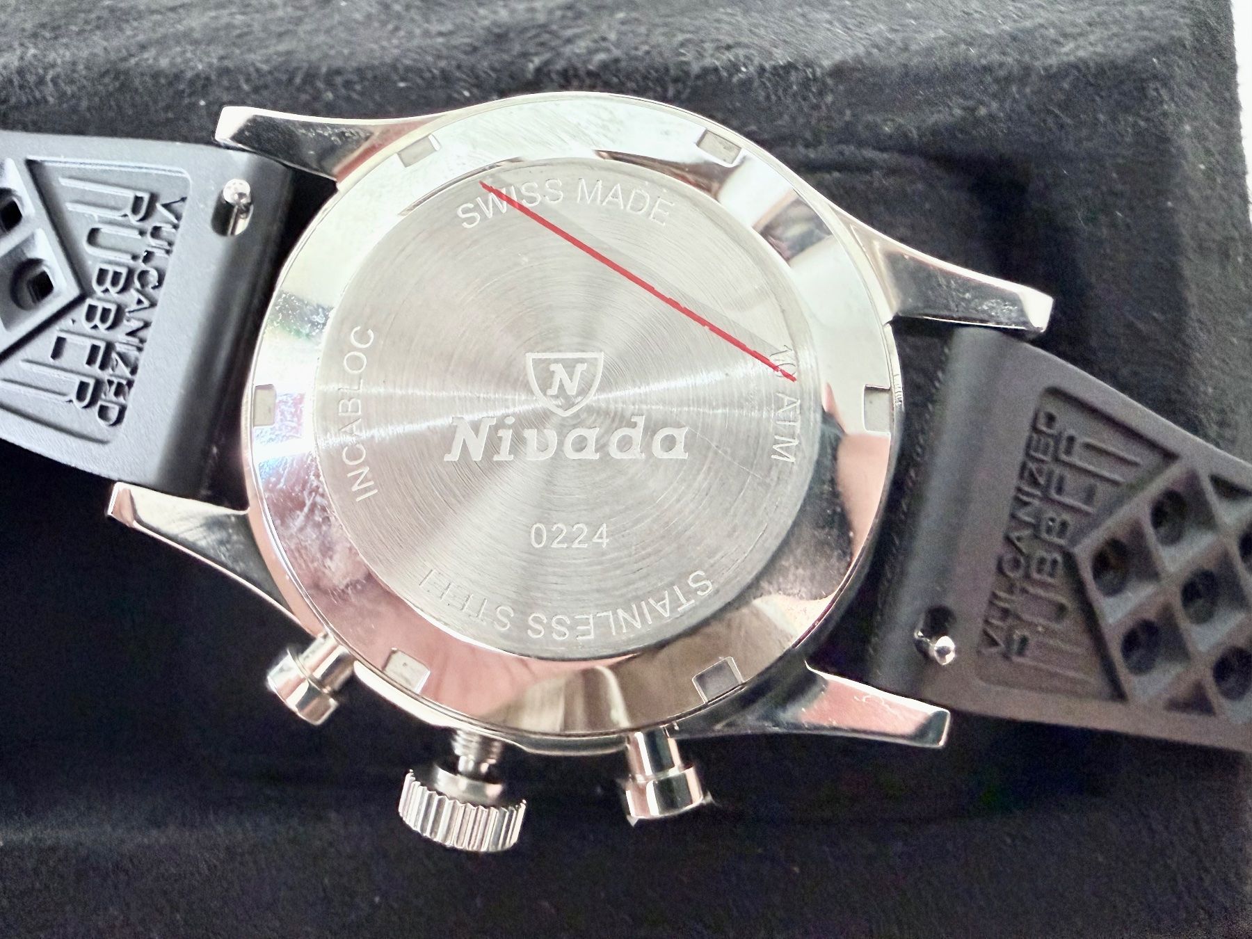 Nivada Orologi: NIVADA Grenchen Chronomaster "White Panda" Chro, Fr.2’150.- – Nuovo e nell'imballaggio originale da Le Mont-sur-Lausanne venduto da LycaGallery 6