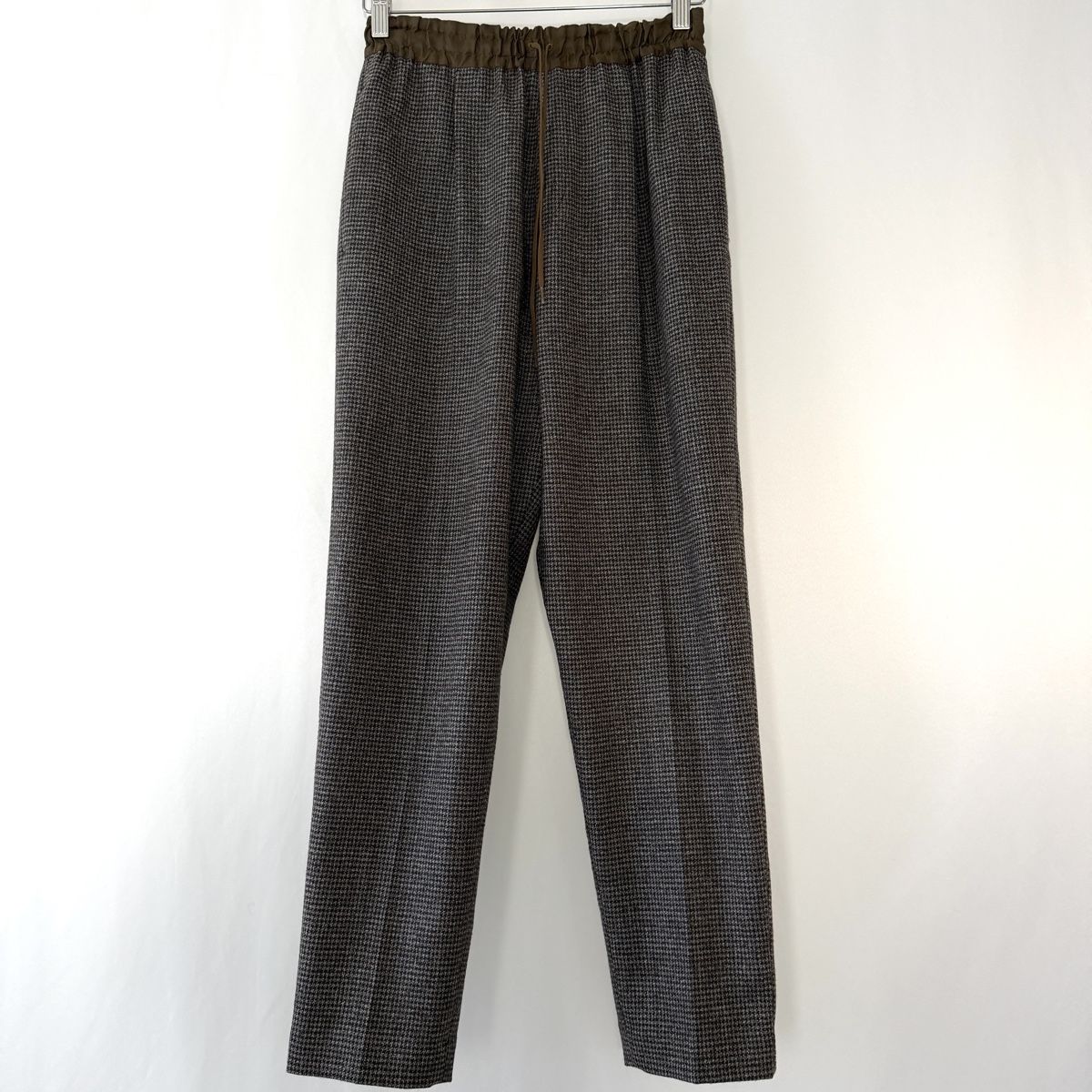 Pantaloni: PAS DE CALAIS New Wool Trousers – Nuovo (secondo la descrizione) da Emmen venduto da Colette-Juliette