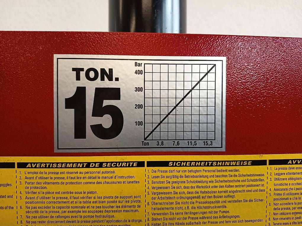 Tutte le macchine: 15 T Presse  – Usato da Teufenthal AG venduto da filou0108 1