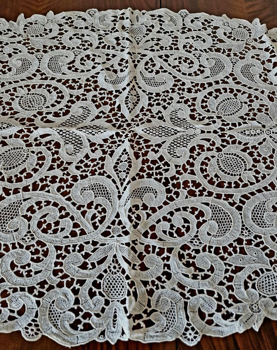 Altra biancheria da tavola: Plauener Spitze Oval 112x60cm – Usato da Bern venduto da Antikbatik 1