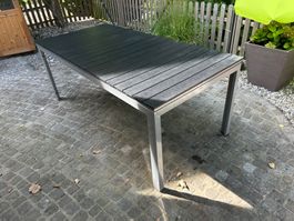 Ausziehbarer Gartentisch