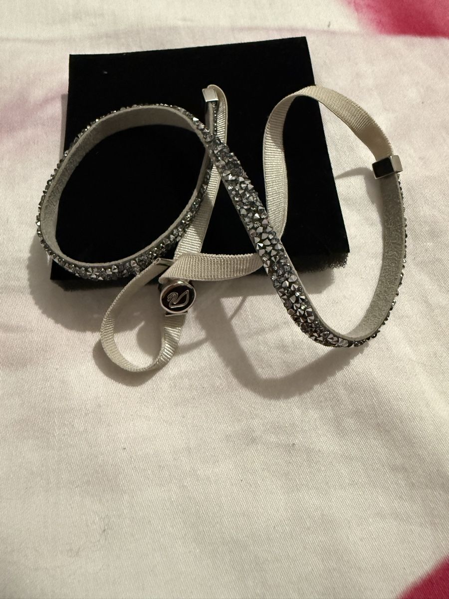 Swarovski Ketten: SWAROSKI choquer argenté  – Gebraucht aus Tolochenaz von izz_7vdk