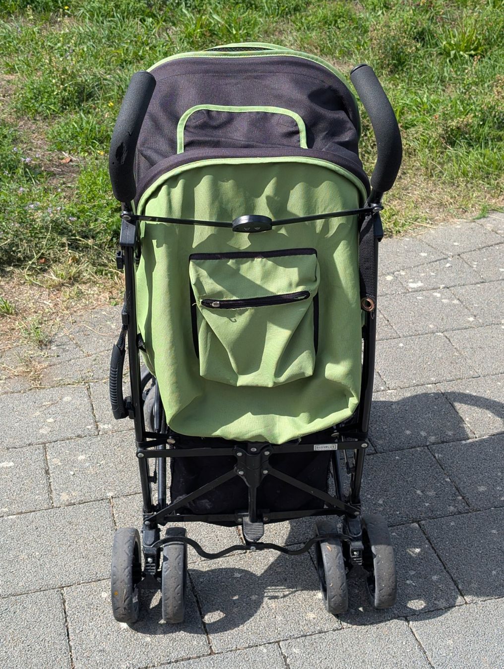 Kinderwagen: Grün-schwarzer Compact Plus Buggy – Gebraucht aus Starrkirch-Wil von Goemsu 1