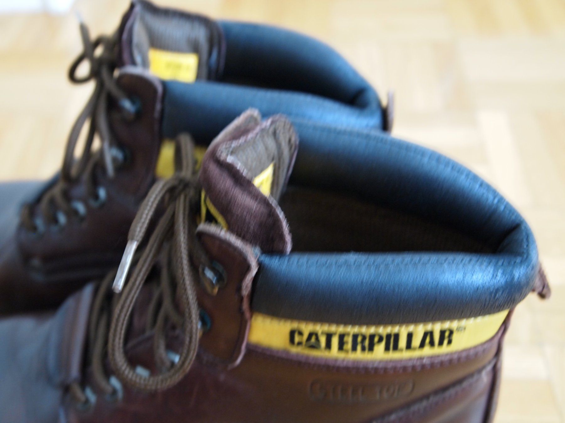 Caterpillar Scarpe da uomo: Boots Caterpillar - très peu utilisé - taille 44 – Usato da Plan-Les-Ouates venduto da Sky17 3