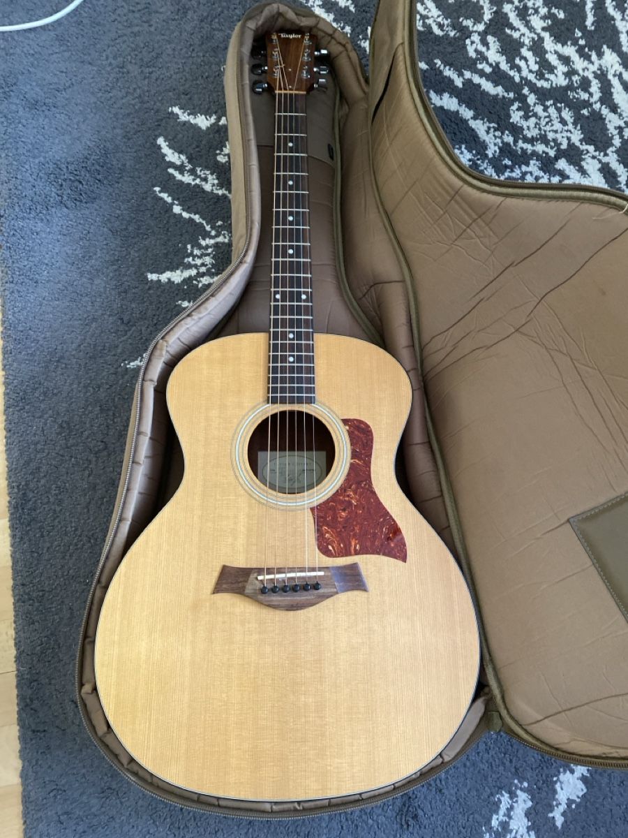 Strumenti musicali: Taylor 114e walnut guitar – Usato da Renens VD venduto da BrunoAndKun