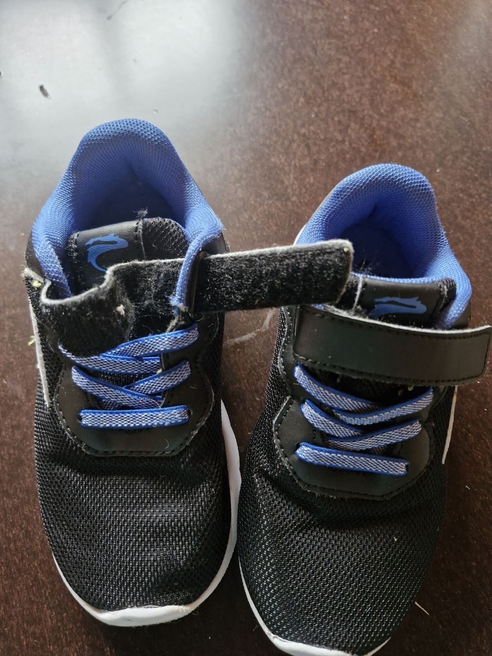 Scarpe per ragazzi: Sneaker schwarz Gr.28 – Usato da Disentis/Mustér venduto da epa_862v 2