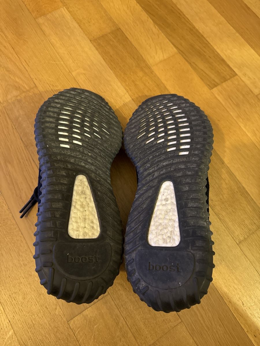 Adidas Scarpe da uomo: YEEZY BOOST 350 V2 – Nuovo (secondo la descrizione) da Maienfeld venduto da DK3 3