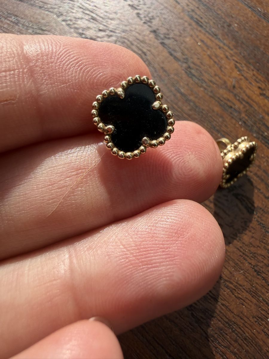 Ohrringe & -stecker: Ohrstecker Gold & Onyx – Gebraucht aus Schindellegi von Poshanna 3