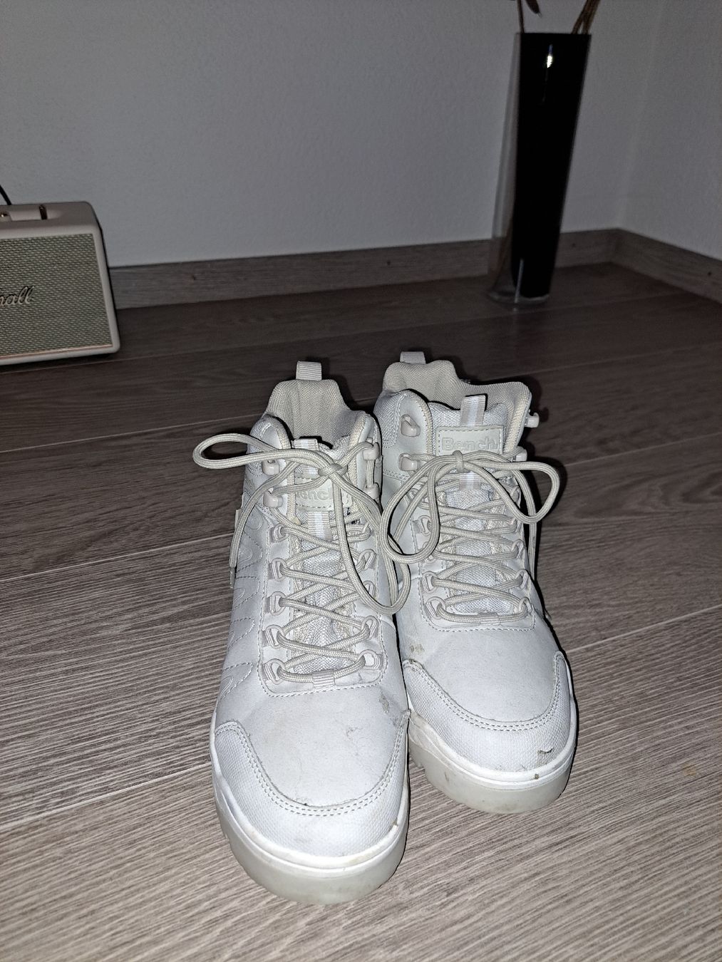 Bench Scarpe da donna: Weisse Bench Schuhe Gr.38 – Usato da Wetzikon ZH venduto da secondhandsfashion 1