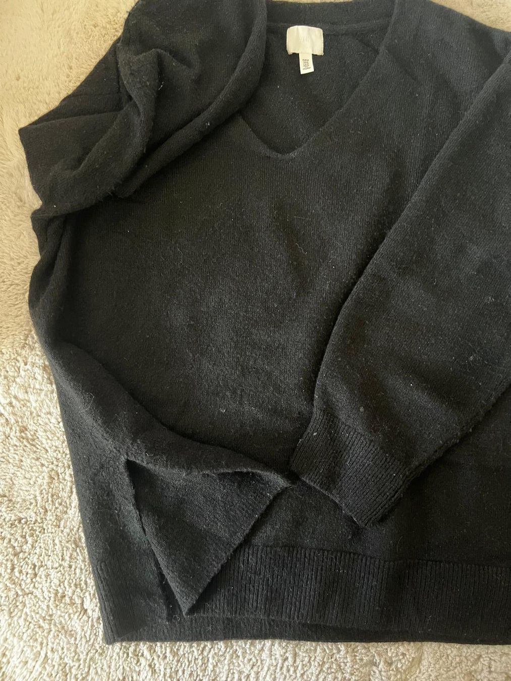 H&M Maglioni & Felpe: Schwarzer Oversized Pullover V-Ausschnitt Gr. M – Usato da Zürich venduto da lexi_alex 2