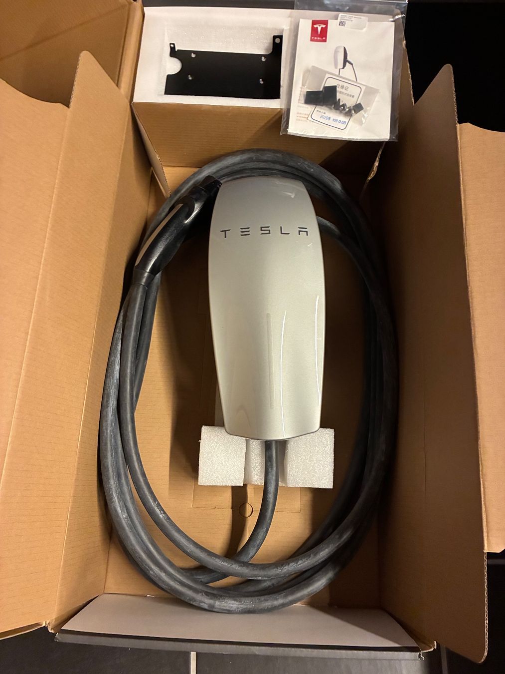 Tesla Batterie-Ladegeräte: Tesla Wall Connector Gen2, 7m cable, max. 22kW – Gebraucht aus Echallens von p5678 1
