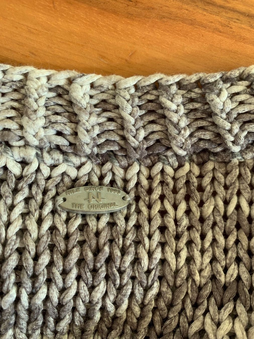 Nile Pullover & Sweatshirts: Cooler Strickpullover von NILE, Grösse M, Grau/Weiss – Gebraucht aus Meiringen von tonicandgin 1