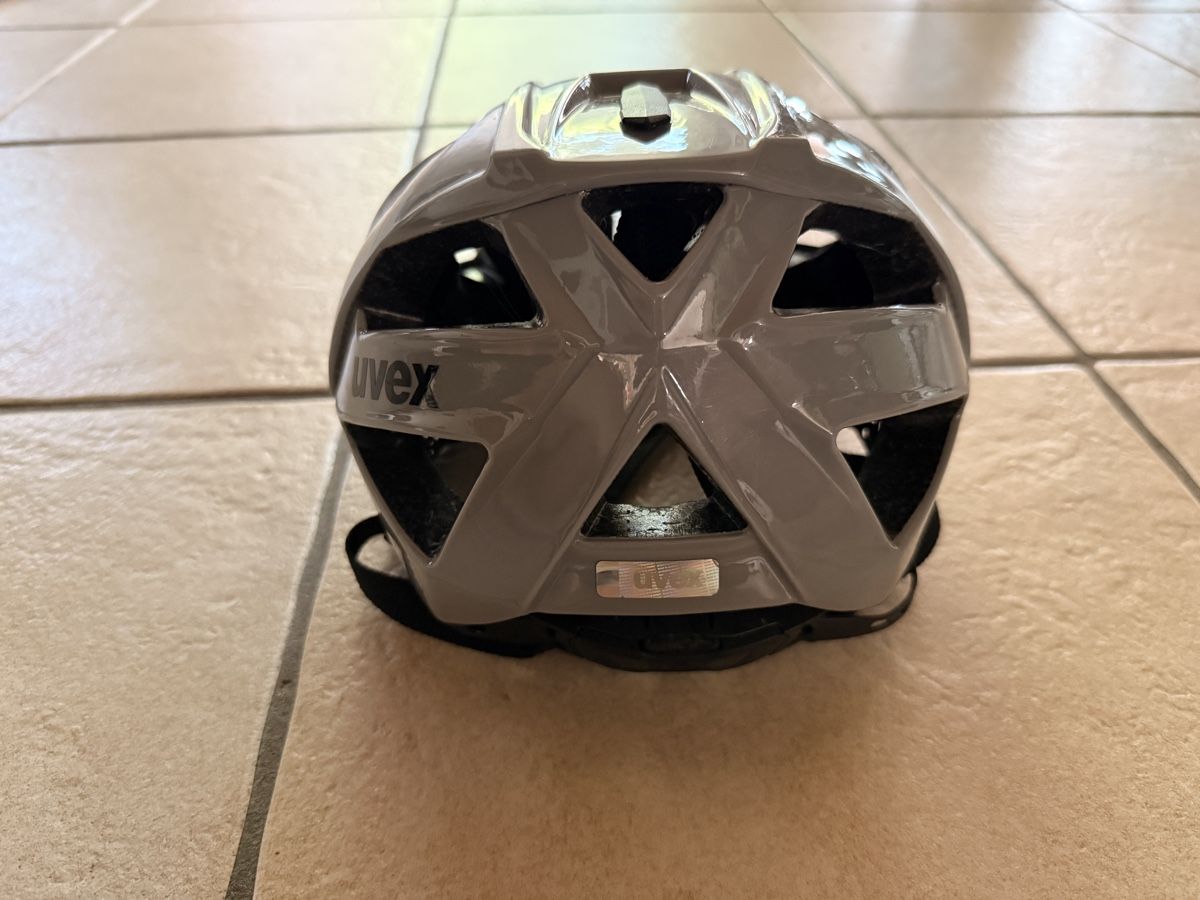 Uvex Caschi: Bike Helm Uvex Quatro – Usato da Cham venduto da carmenblacky 2