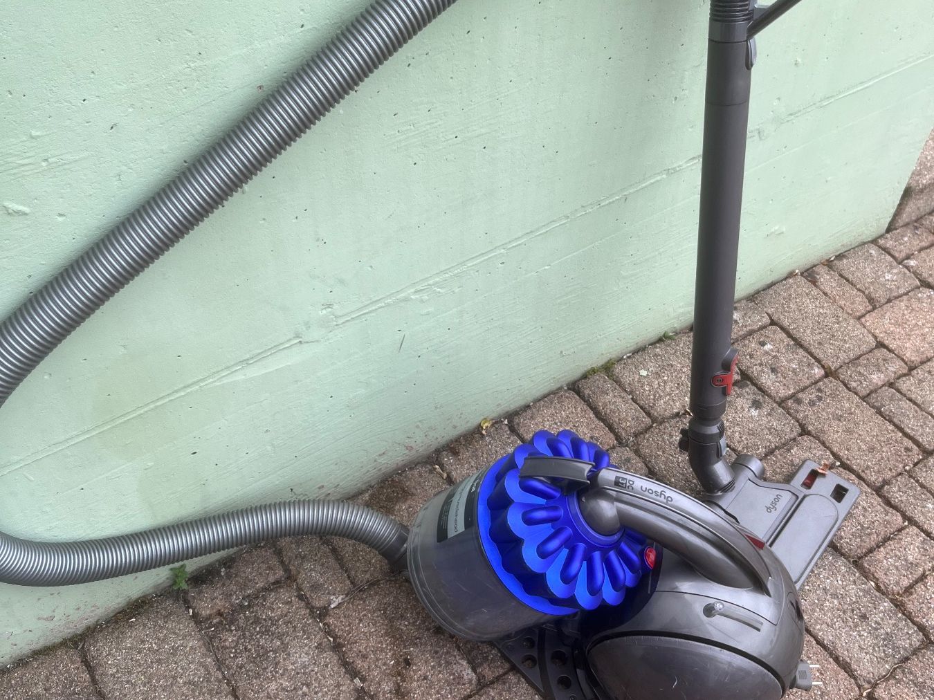 Dyson Aspirateurs & Accessoires: Dyson DC37 Staubsauger – D'occasion à Magden par Hornet2 3