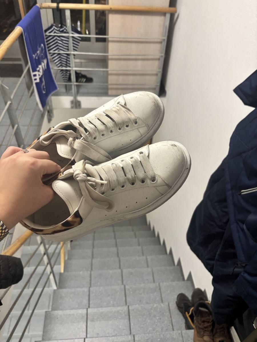 Damenschuhe: Alexander McQueen Sneaker – Neu (gemäss Beschreibung) aus Adliswil von lia_f7dp 2