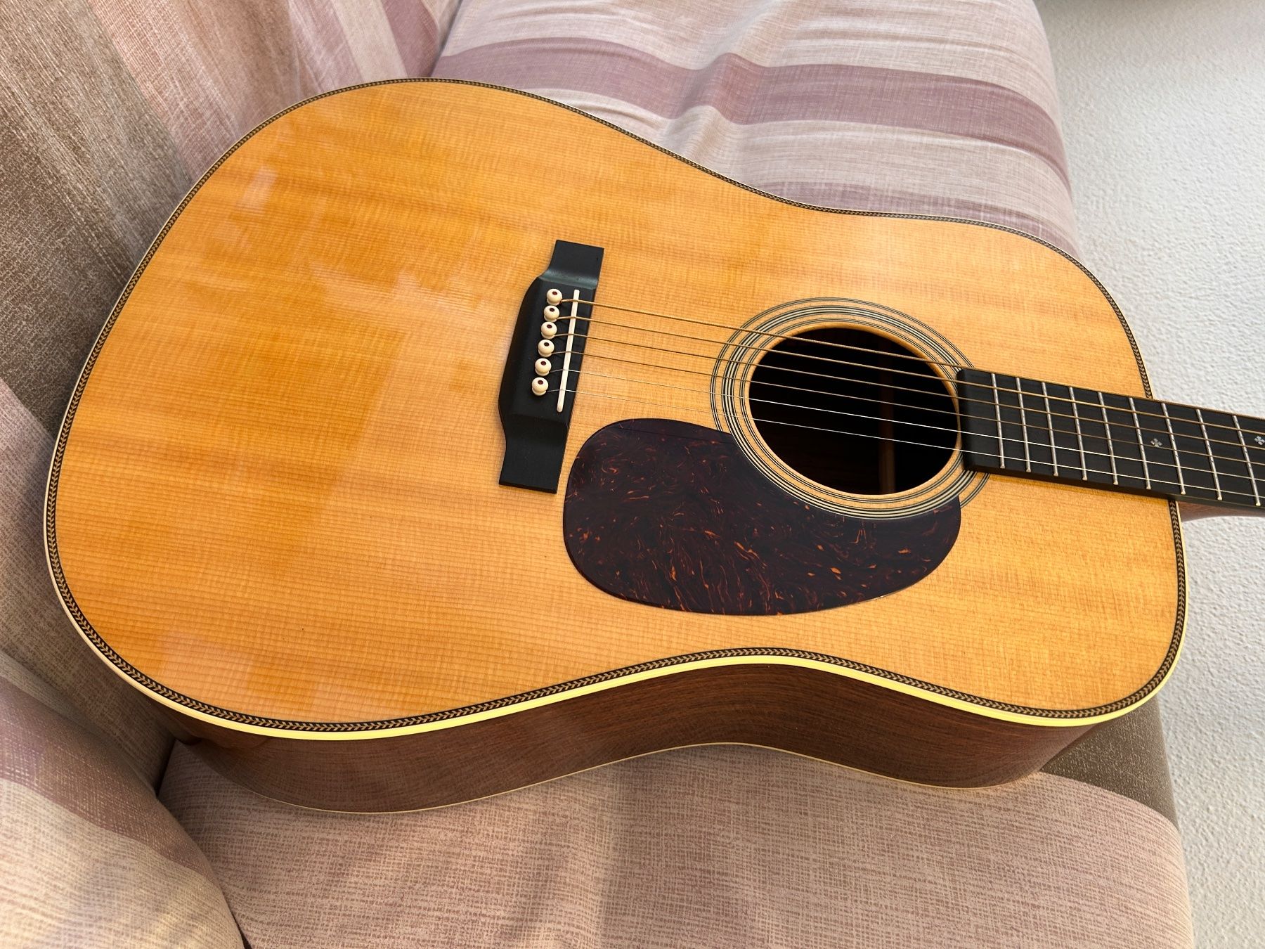 Martin & Co. Instruments de musique: Chitarra acustica Martin D-28 con custodia. – D'occasion à Giubiasco par ste_2qln 2
