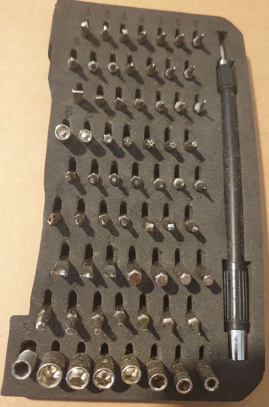 Tous les outils: Schöne Set mit diverse(auch Sicherheits) Bits – Neuf avec emballage d'origine à Horw par Arta20000 1