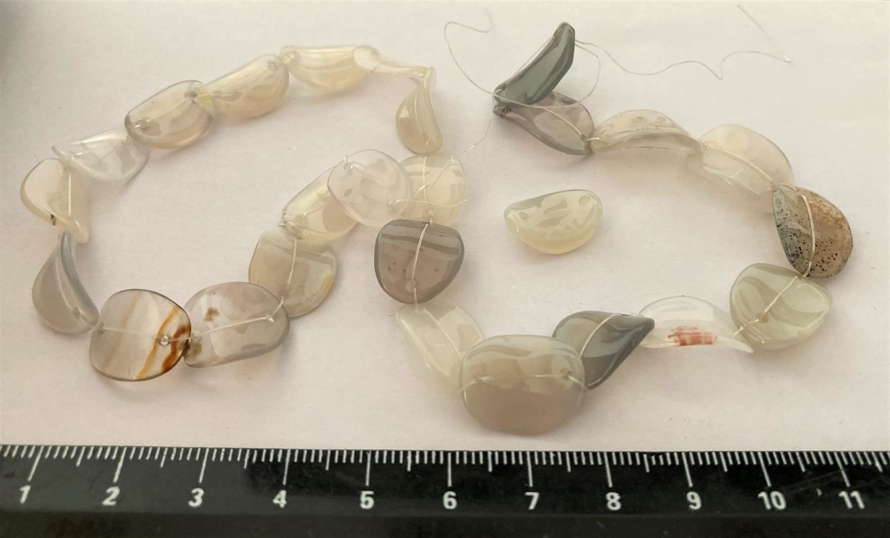 Perle (finte): 1 rang perles Calcédoine / Chalcedon – Nuovo e nell'imballaggio originale da Goumoens-la-Ville venduto da brandonv 1