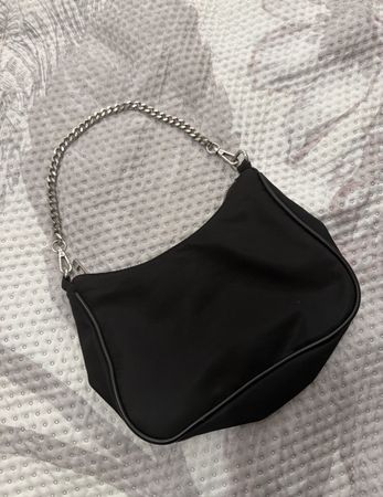 Handtasche schwarz mit Kettengriff in gutem Zustand