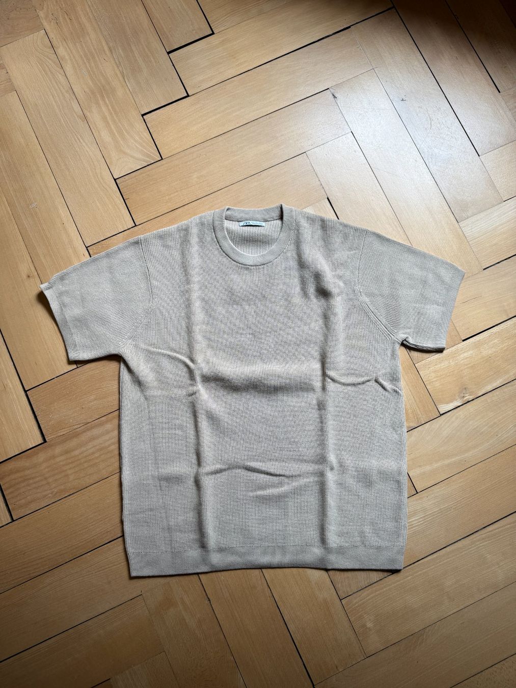 Zara T-shirts: ZARA - Strickshirt beige L – D'occasion à Zürich par Diazaio