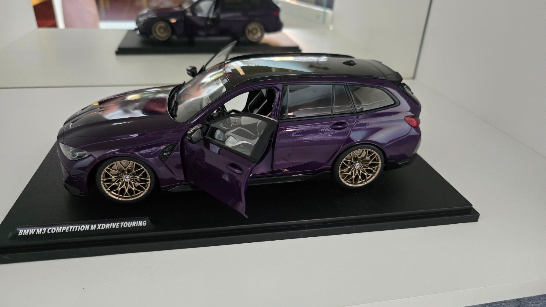 BMW Modellini d'auto: BMW M3 competition touring + boîte – Nuovo (secondo la descrizione) da St-Sulpice VD venduto da GT3RS 1