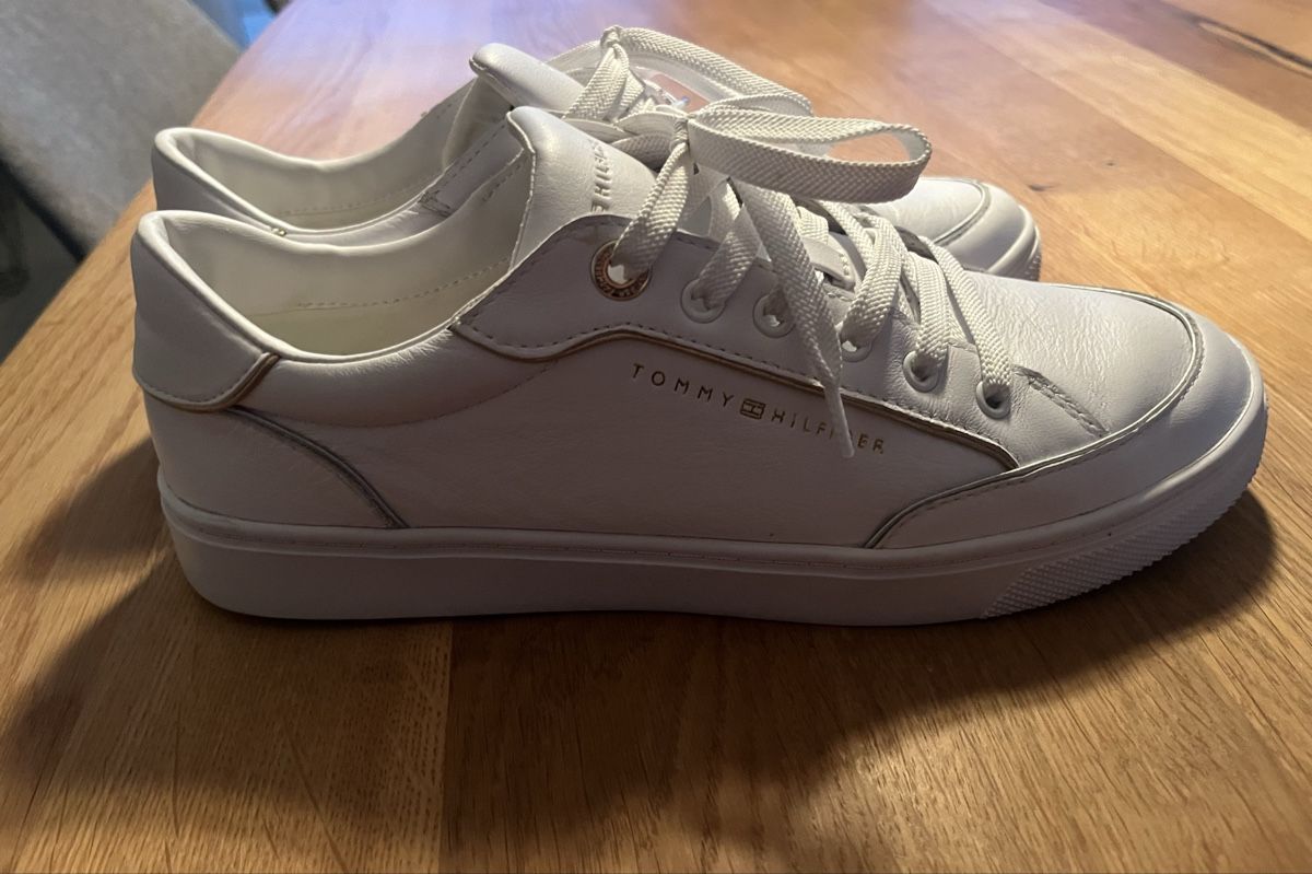 Tommy Hilfiger Scarpe da donna: Coole Tommy Hilfiger sneakers – Usato da Kaltbrunn venduto da Minchen123 1
