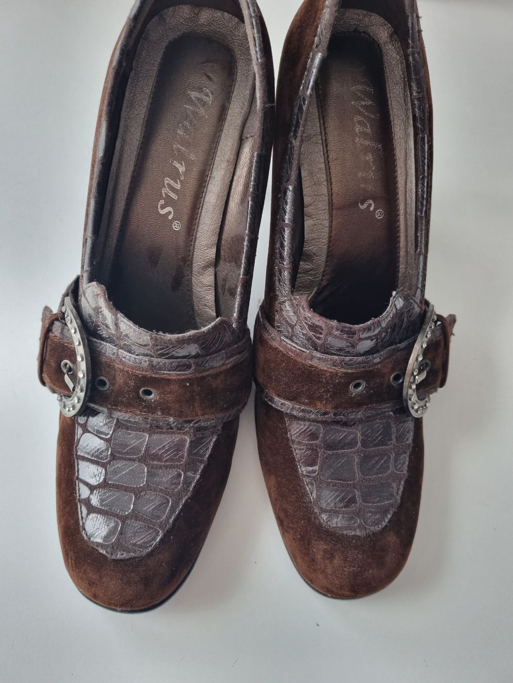 Damenschuhe: Braune Wildleder Pumps mit Schnalle Gr. 40 – Gebraucht aus Bern von Olgas_Welt