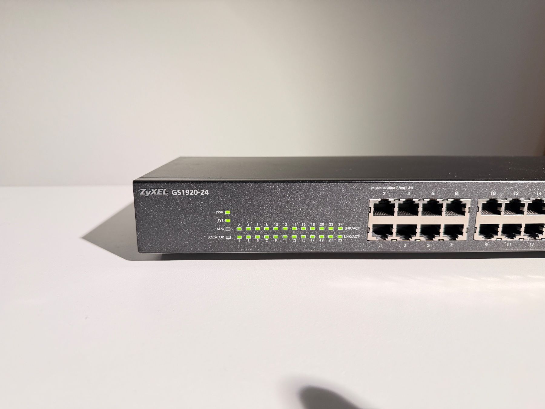 Zyxel Hub & Switch: Zyxel GS1920-24 Gigabit Smart Managed Switch – Usato da Zug venduto da ebojfm 1