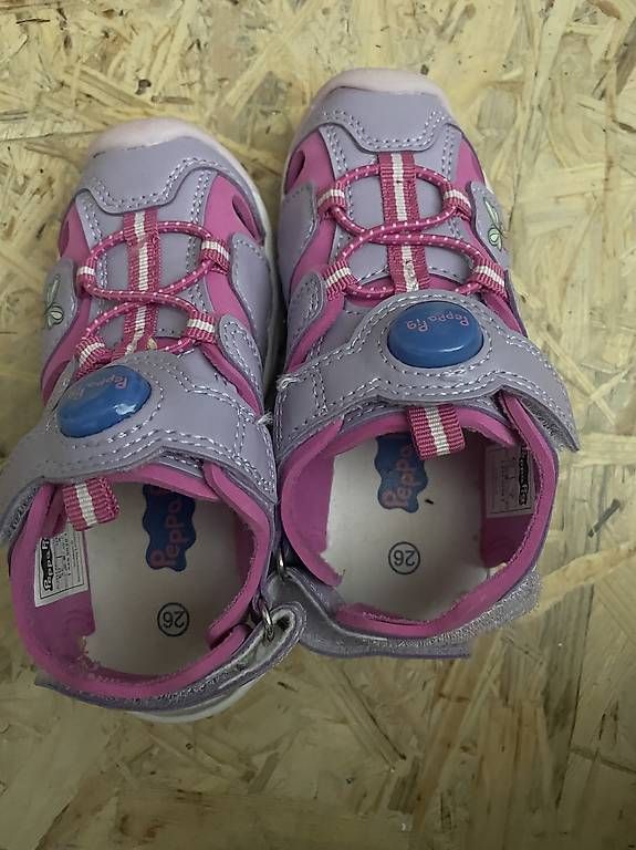 Schuhe für Mädchen: Sandalen / offene Schuhe / Halbschuhe Gr. 26 – Neu (gemäss Beschreibung) aus Hergiswil LU von LaPiroque 1