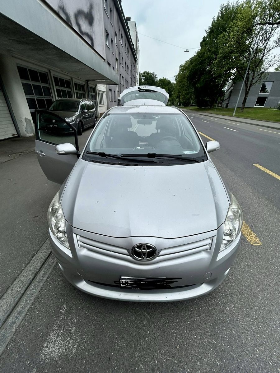 Toyota Autos: Toyota Auris 1.6 linea sol – Gebraucht aus Bern von ln2