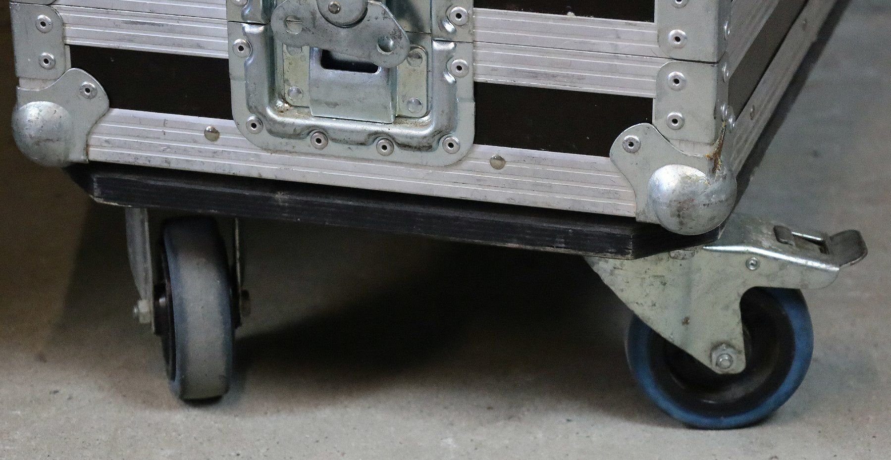 Tavoli: THON Flightcase, Roadcase, Beistelltisch – Usato da Birrwil venduto da brandschatz_birrwil 2