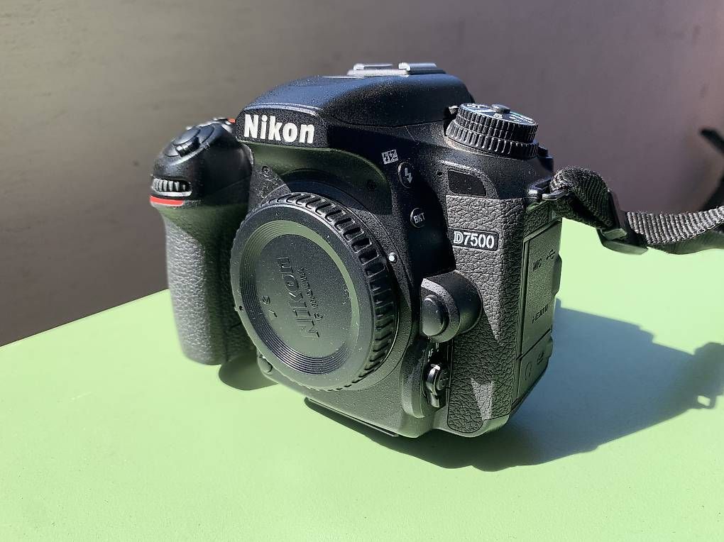 Fotocamera: Nikon D7500 mit 16-80mm – Usato da Unterseen venduto da Wasserlaus