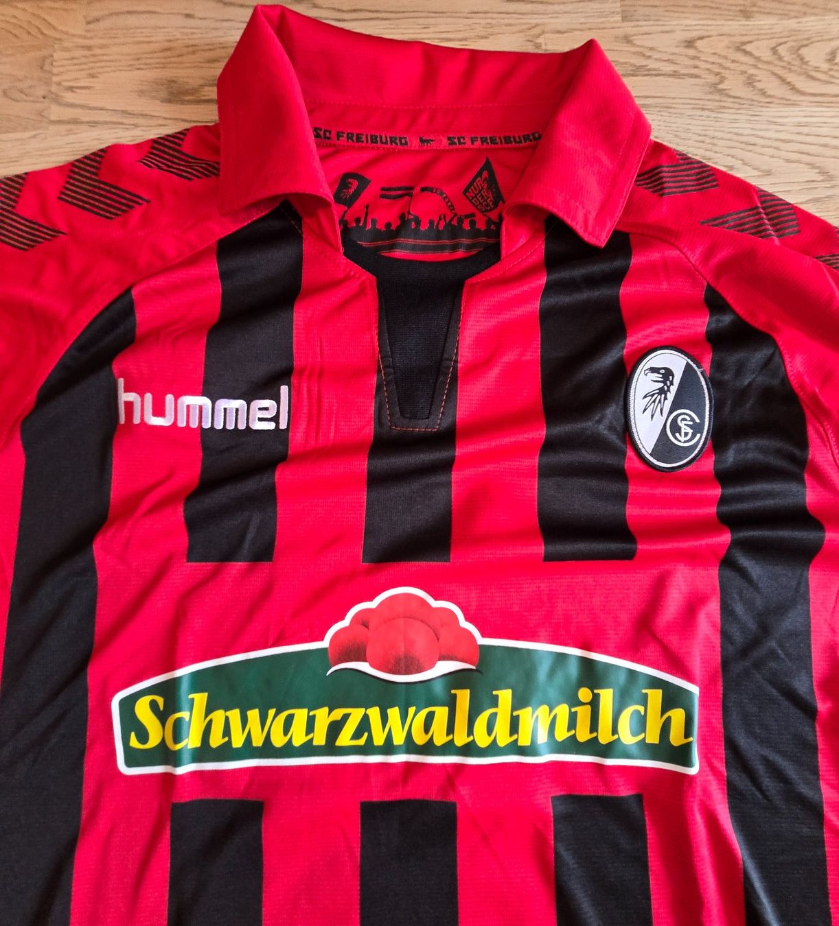 Hummel Canottiere & Pantaloni: SC Freiburg | Waldschmidt | 2019/20 | mit Patch – Usato da Zollbrück venduto da MiKron 2