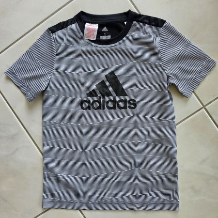 Tolles, neuwertiges Adidas Sport-T'Shirt Gr. 140