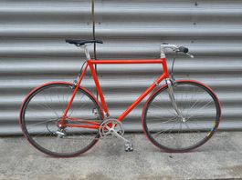 Velo de course guidon droit 