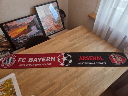 Schal Bayern München - Arsenal London
