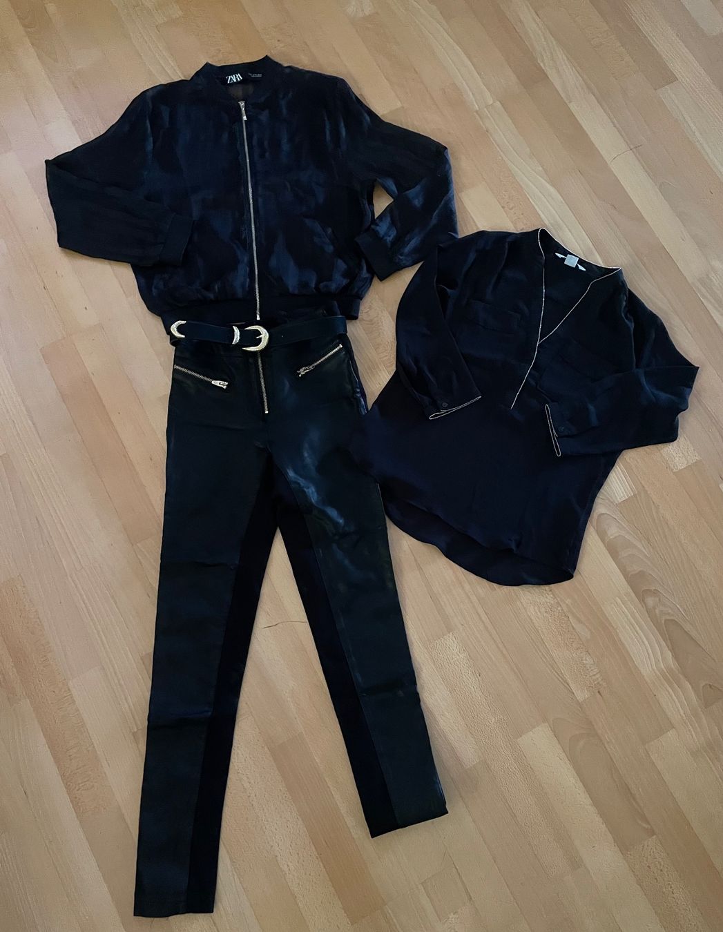 Kleiderpakete: Kleiderpaket 4-teilig / Grösse S / black is black – Gebraucht aus Winterthur von LESA1015