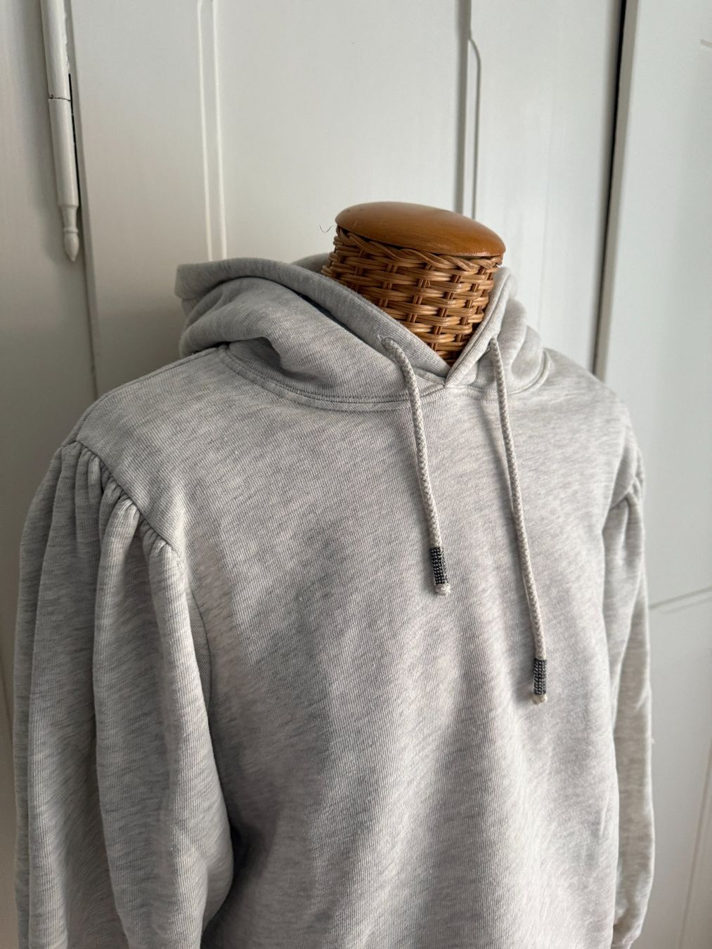 Ba&Sh Maglioni & Felpe: BA&SH - Hoodie Sweatshirt hellgrau meliert 36 – Usato da Zürich venduto da Diazaio 1