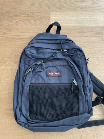 Rucksack Eastpak dunkelblau guter Zustand
