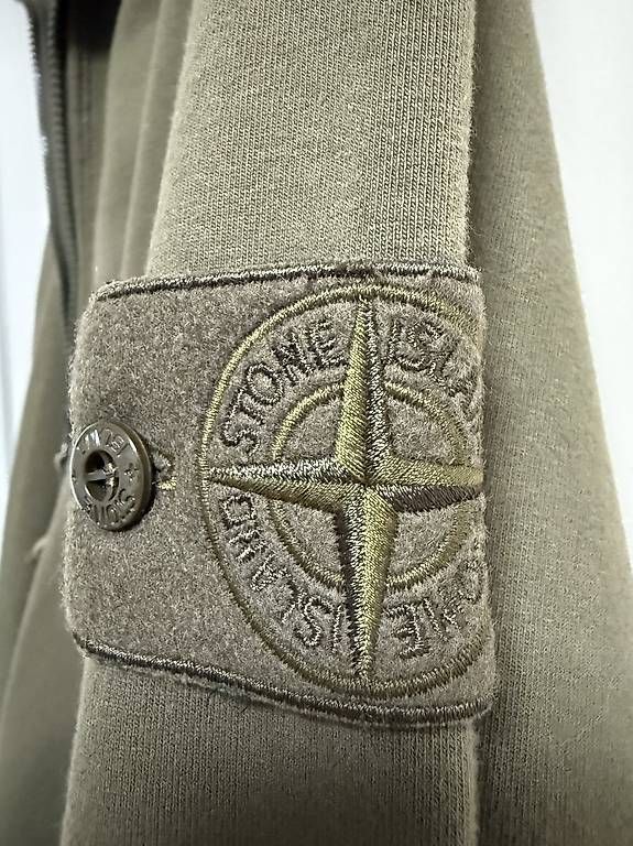 Giacche: stone Island Jacke grün – Usato da Zürich venduto da Divi64 2