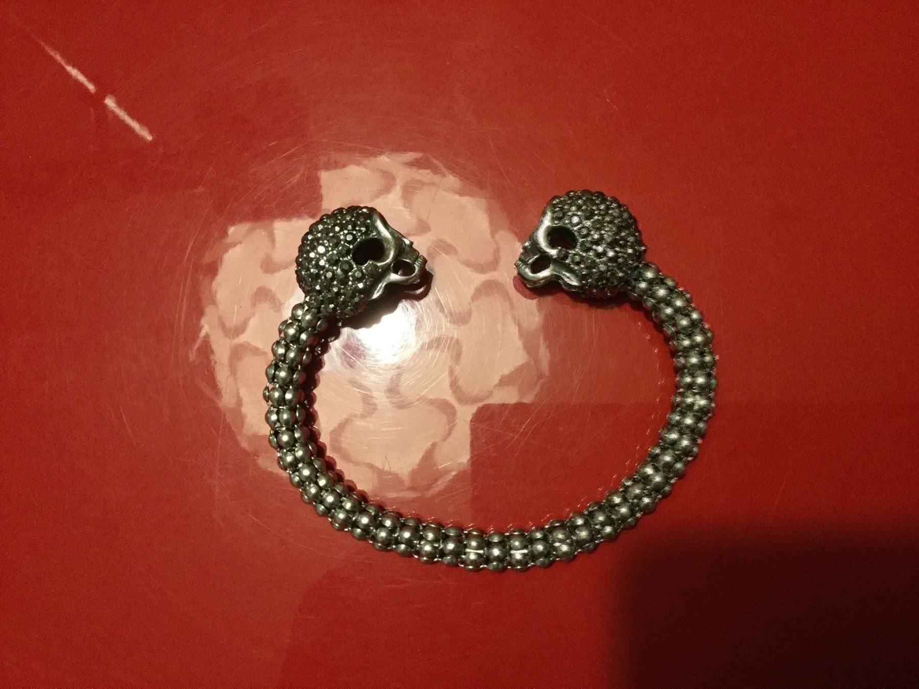 Bracciali & Braccialetti: JOLI BRACELET TÊTE DE MORT – Usato da Brügg BE venduto da traindenuit 1